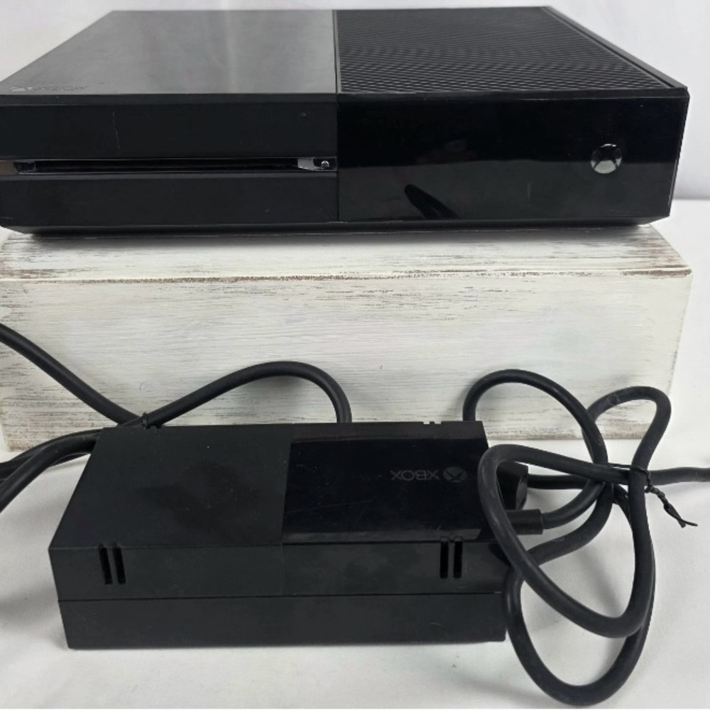 Xbox One Game System, Xbox Controller, Sceptre Monitor, Turtle Beach Headset